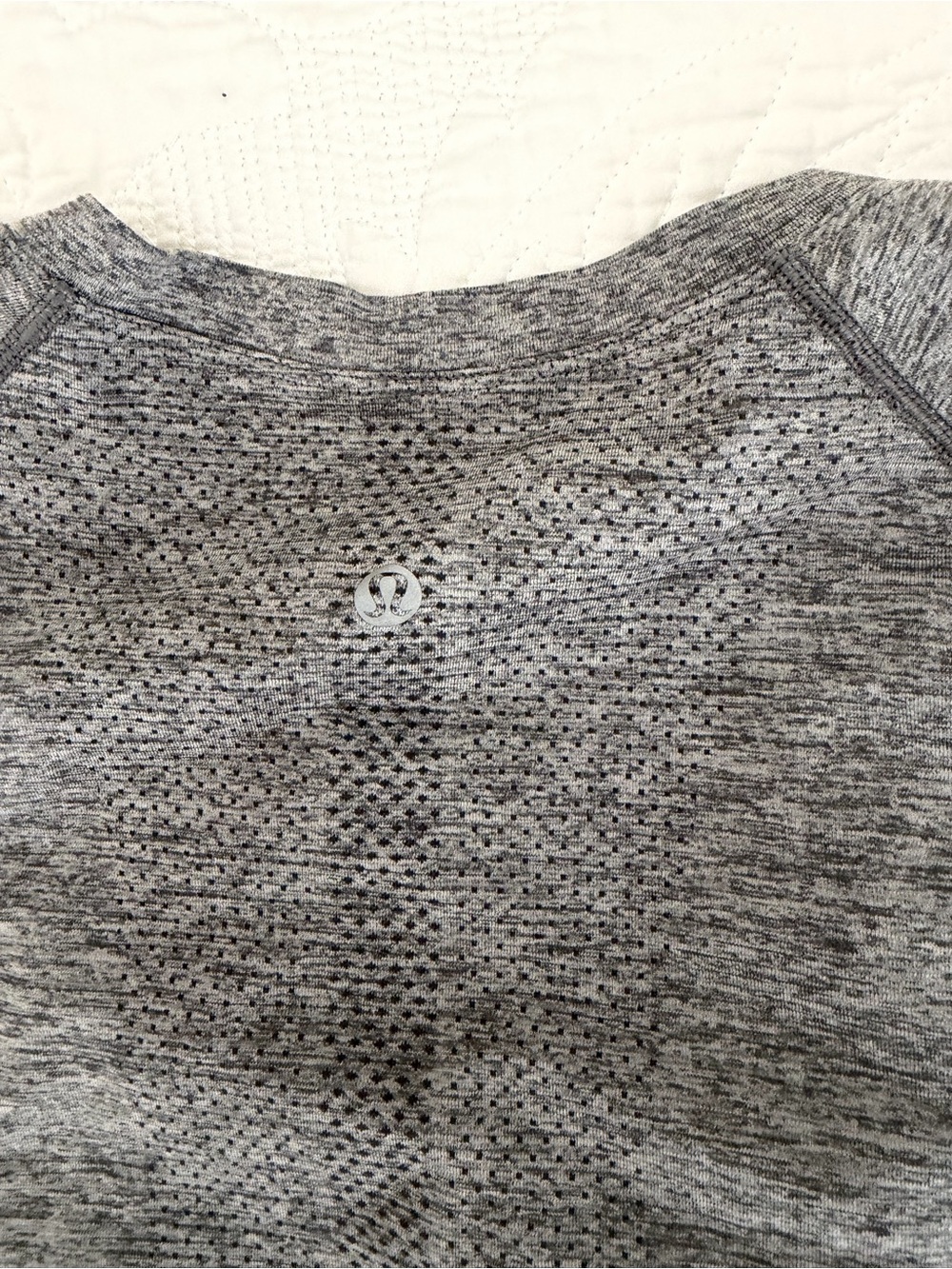 Lululemon Short Sleeve Seamless Swiftly Gray Performance Tee - Picture 3 of 4